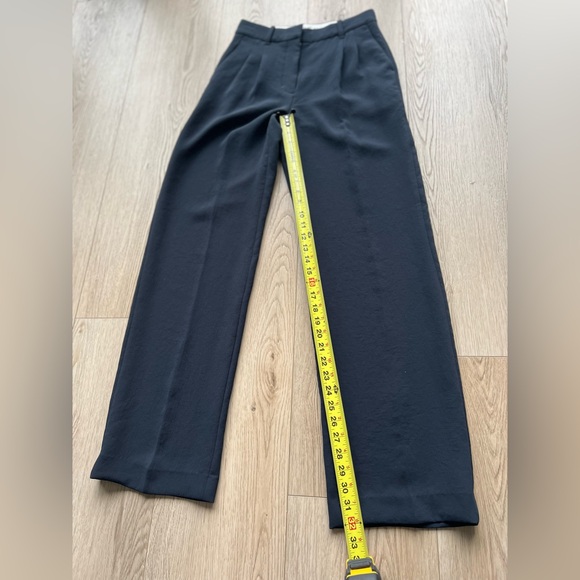 Aritzia Wilfred The Effortless Pant™ - Crepette™ Sz 2
Dark Night Navy - Picture 12 of 16